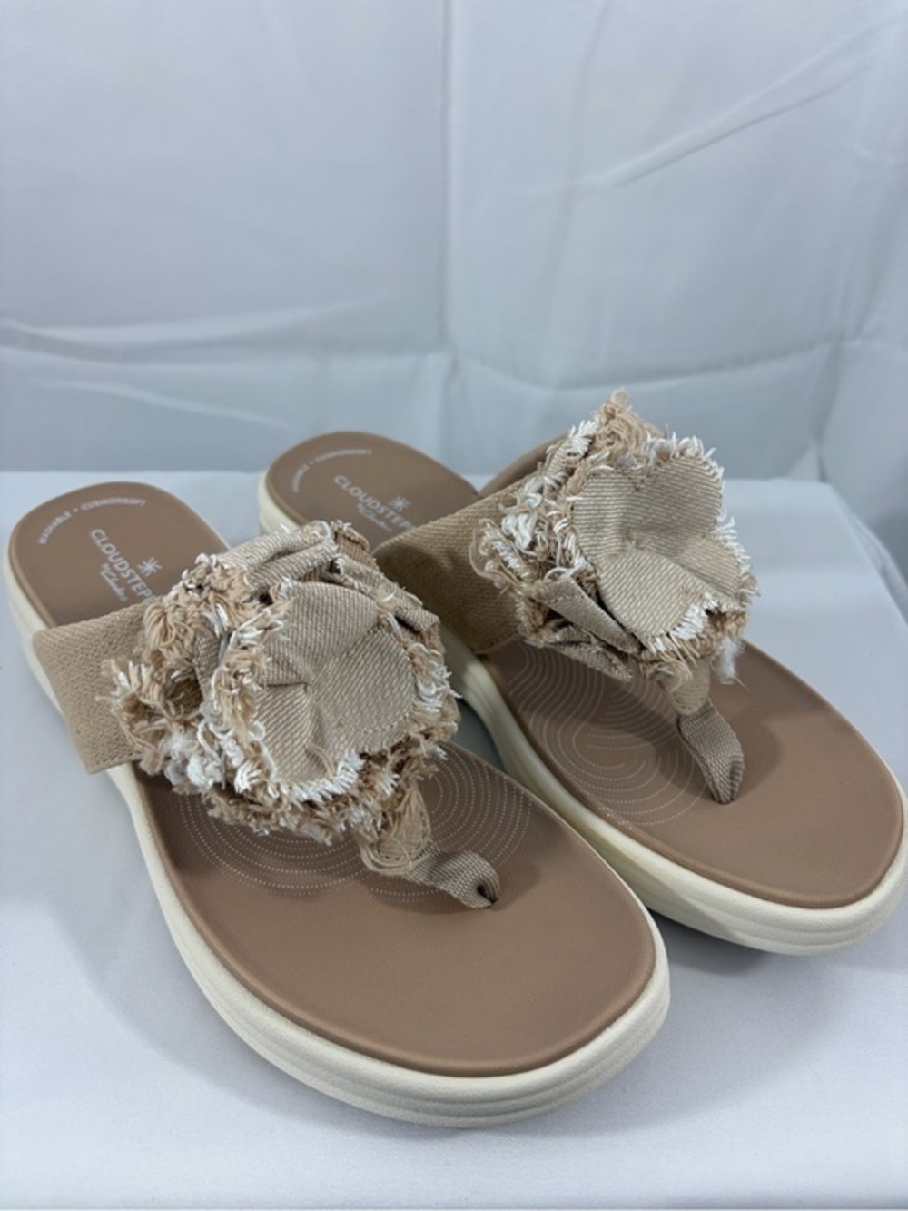 NWT Cloudsteppers by Clarks Women’s Size 7W Tan Soft Sandals